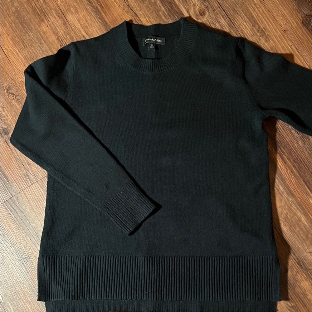 Women’s Banana Republic Black Crewneck Sweater